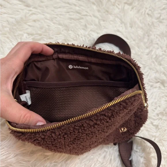lululemon athletica Brown Sherpa Bag - Picture 6 of 6